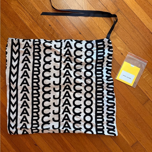 Marc Jacobs • Black Mesh Tote Bag - Picture 8 of 8